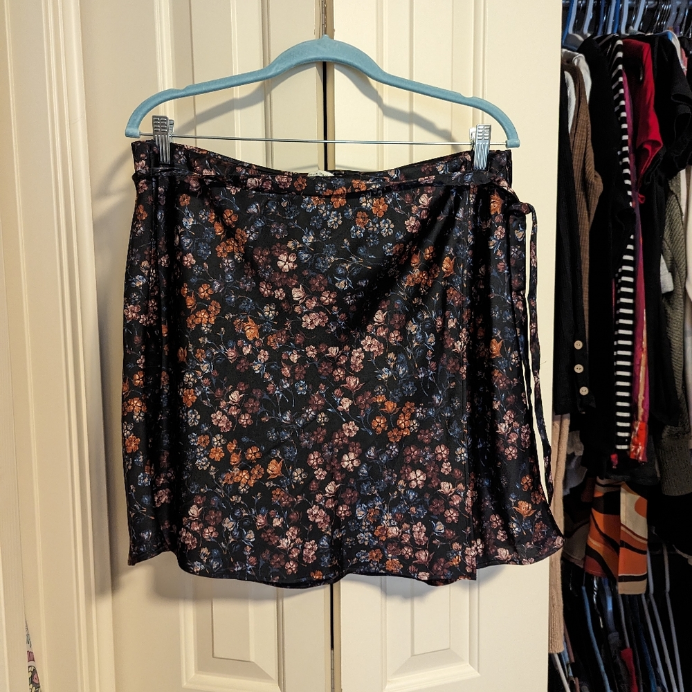 NWT Navy & Rose Gold Floral Faux Wrap Mini Skirt Size XL